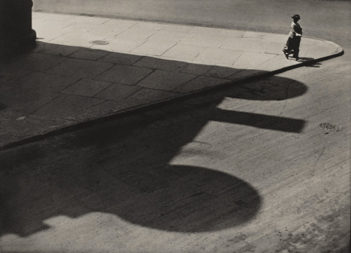 joeinct:Streets of New York, 83rd and West End Avenue, Photo by Paul Strand, 1916