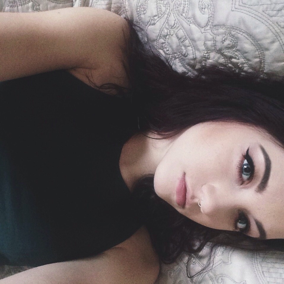 we-all-live-under-the-same-moon:  I don’t want to get up 🆘