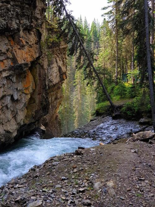 amazinglybeautifulphotography:Banff national park [oc] [3024x4032] - liiloosh