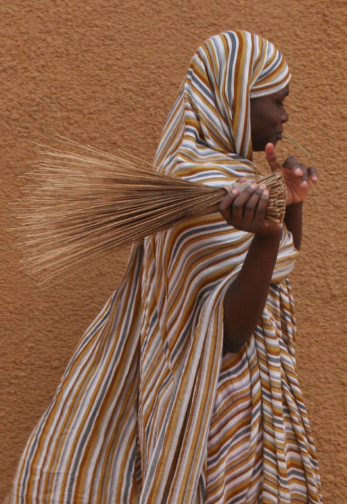 missauset:  beautiesofafrique:  Mauritania || Northwest Africa || ©  Ferdinand Reus  Fam