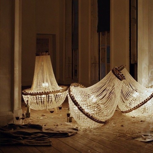 bimbandboozled:Camisado ➤ Panic! At The Discothis is the scent of dead skin on a linoleum floorthis 