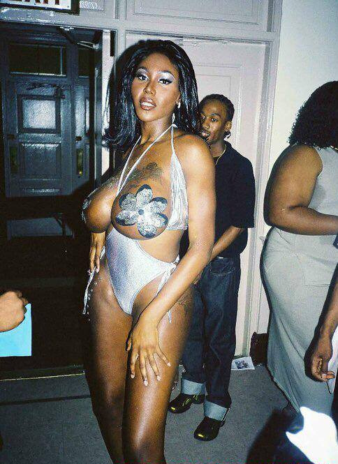 flyandfamousblackgirls:Late 90s/ Early 2000s FQ