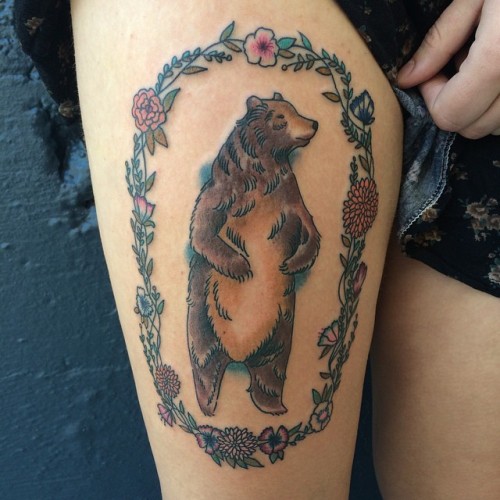 fuckyeahtattoos:  Bear-y cute thigh tattoo!  by Brynn Sladky Lady tattooer at Blacklist Tattoo, Portland, Oregon USA Instagram: @brynnsladky