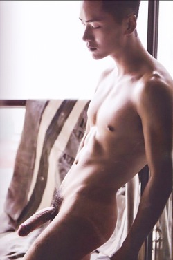 thai-chi-jock:  akamuhealani:  Asian guy with a large cock!  Mostly naturally tanned or sun-kissed fully naked international dudes for your enjoyment 😊!  NSFW http://www.thai-chi-jock.tumblr.comSFW http://www.thai-chi-jack.tumblr.com