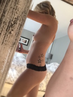 husbandnhotwife:  I love getting birthday pictures sent to me while I’m working