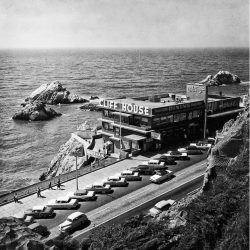 thephotoregistry:  Cliff House, Ocean Beach, San Francisco, c. 1947Fred Lyon 				