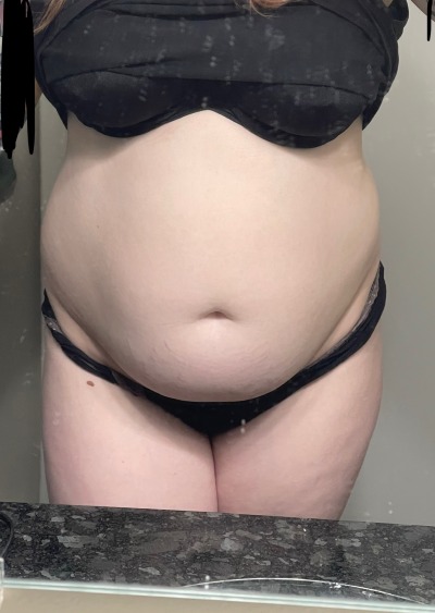 peach-belly:a 40 lb difference 🥵