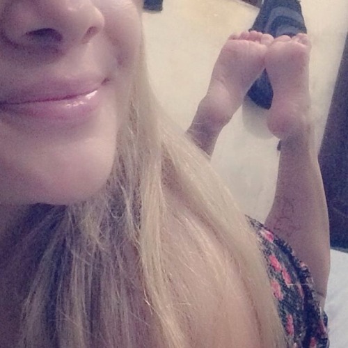 Jay_feet