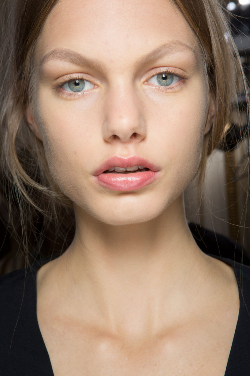 oncethingslookup: Annika Krijt backstage at Roland Mouret Spring 2016 RTW
