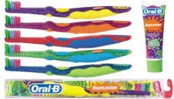 90s-2000sgirl: nickelodeonhistory: nickelodeon toothbrushes and toothpaste from the early 2000s I had one of those tooth brushes.  