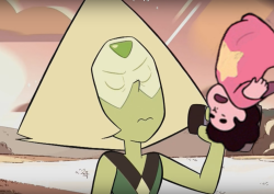 flannelperidot:  “You’re holding it upside down” transparent steven made by @artemispanthar 