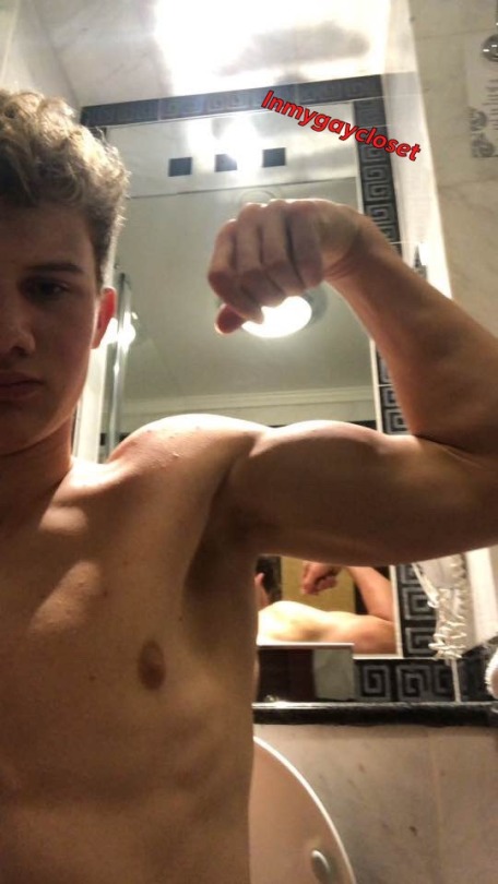 inmygaycloset:  Nice view while on your knees Follow and reblog for more 