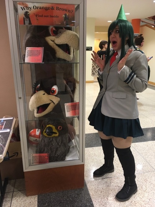 Tsuyu was shocked to see these disembodied bird heads that look a lot like Tokoyami&hellip;.. -Sydne