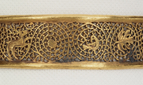 ancientjewels:Gold Roman openwork bracelet dating to c. 250-400 CE. Vine-like scrolling designs are 