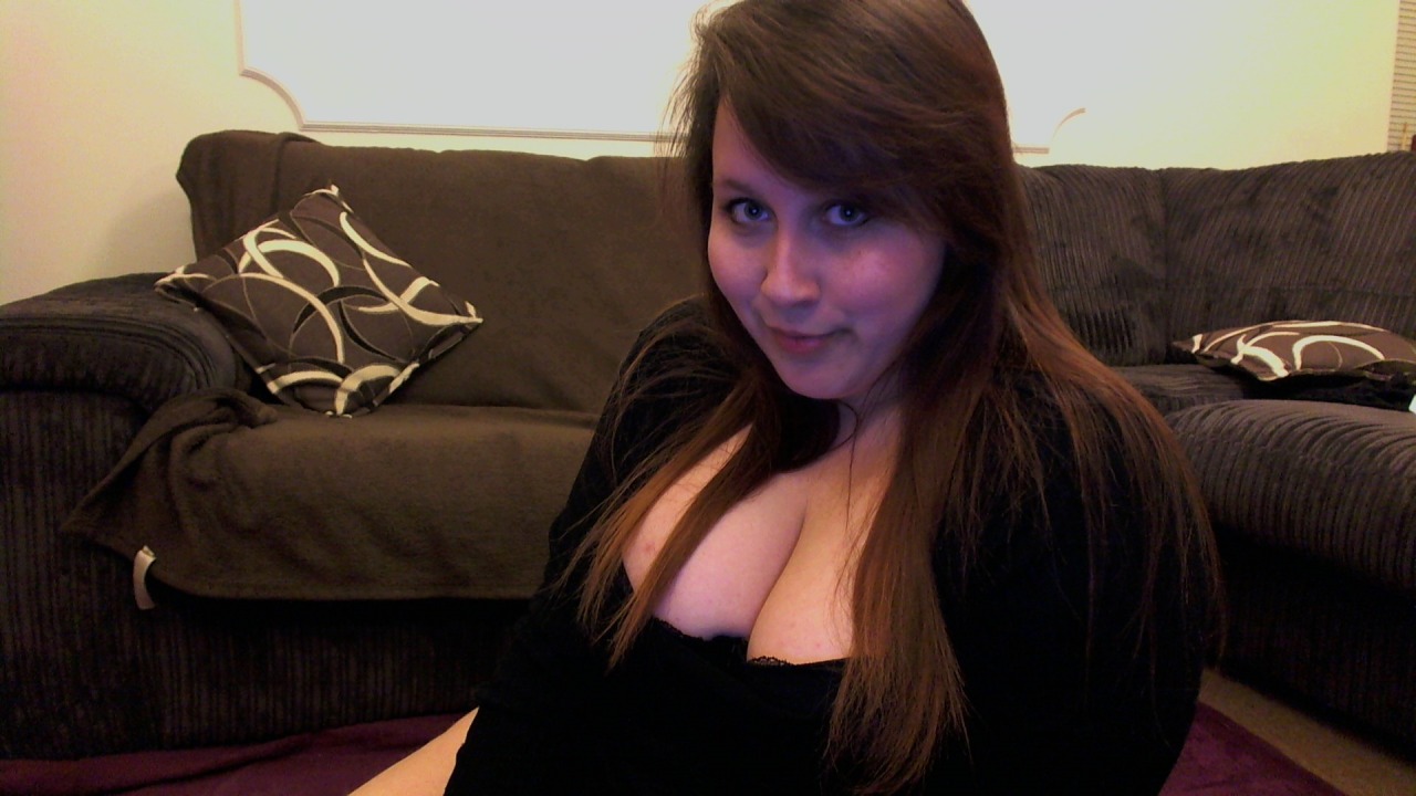 fishnethousepet:  http://fishnethousepet.cammodels.com