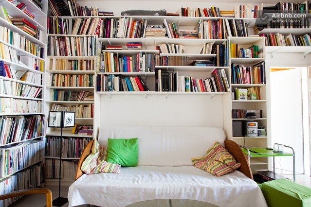 littledallilasbookshelf:  books in bedroom 