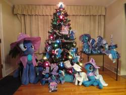 datcatwhatcameback:  sleufoot:  my thoughts on this picture  I wish I had this many Cheerilees.   X3 So much Trixie~!