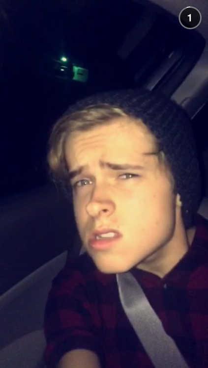 lxkekorns:lxkekorns: luke is wearing a beanie.. I repeat Luke is wearing a beanie (snapchat: uncle