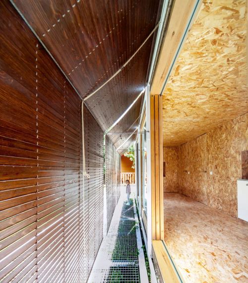 keepingitneutral: Weekend hut in Isòvol, Girona, Spain, The outermost layer presents a 60×60mm tubul