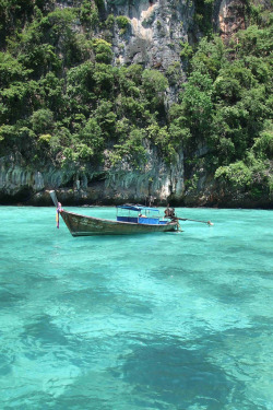 de-preciated:  Turquoise Clear Waters ..and classic moderan asian boat (by Spectacle Photography) 