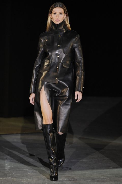 18 of Gisele Bündchen’s most iconic runway looks