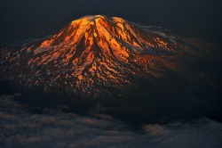 sapphire1707:  Saint Helen volcano | by yujiuliet | http://ift.tt/1C19GiL