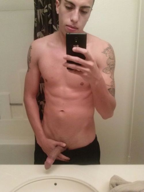 XXX straightkikboys:  Badoo time. Joey 19 from photo