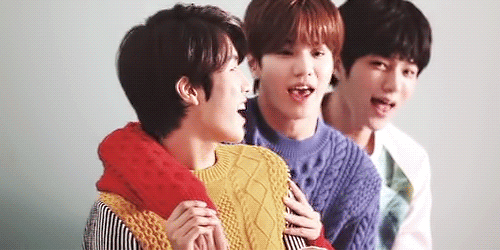 yeoljong:  Love Sign indeed (ﾉ◕ヮ◕)ﾉ*:･ﾟ✧ 