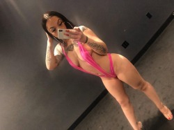 stripper-locker-room:  https://www.instagram.com/prettyyassjaz/