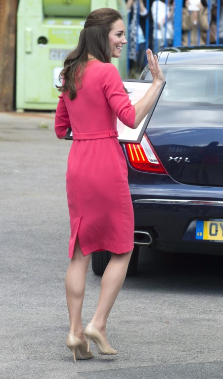 once again, the Duchess leads by example…the very picture of Proper Femininity