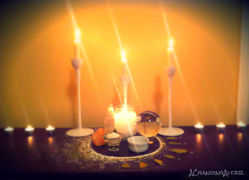 achangingaltar:A bit late, I suppose, but here are some pictures of the altar I created for Yule!A f
