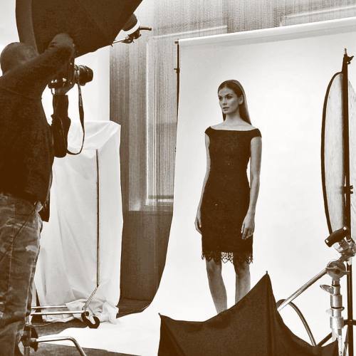 garthaikens:  Shooting @sigruneva for @kayungernewyork 📷by @kayungernewyork #behinhthescenes #models #fashionshoot #editorial #garmentdistrict #makeupartist #stylist #hairstyle #canon5d #macbookpro #phaseone #profoto #production  (at 1407 Broadway