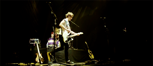 well-damn-luke:  ashtonstawp:  Luke is so punk rock.. look how punk he is   can u fukn naut  