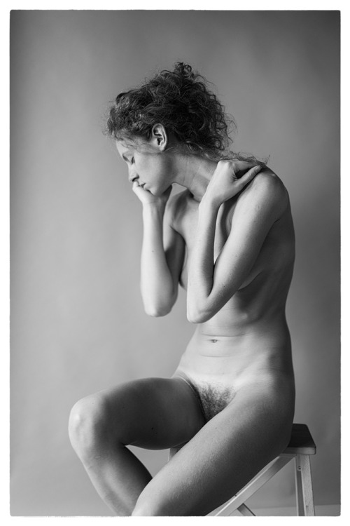 oh-betty:  Study of Loneliness by Victor Zamanski 