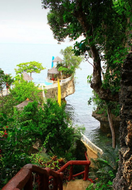 Buho Rock, Camotes Islands / Philippines (by ennui03).