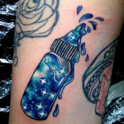 anunnakitattoo:  Le hice esta botella de