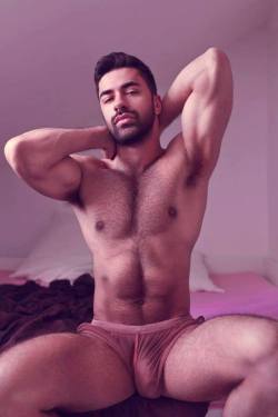 Sexy man, nice pecs and bulge - WOOF