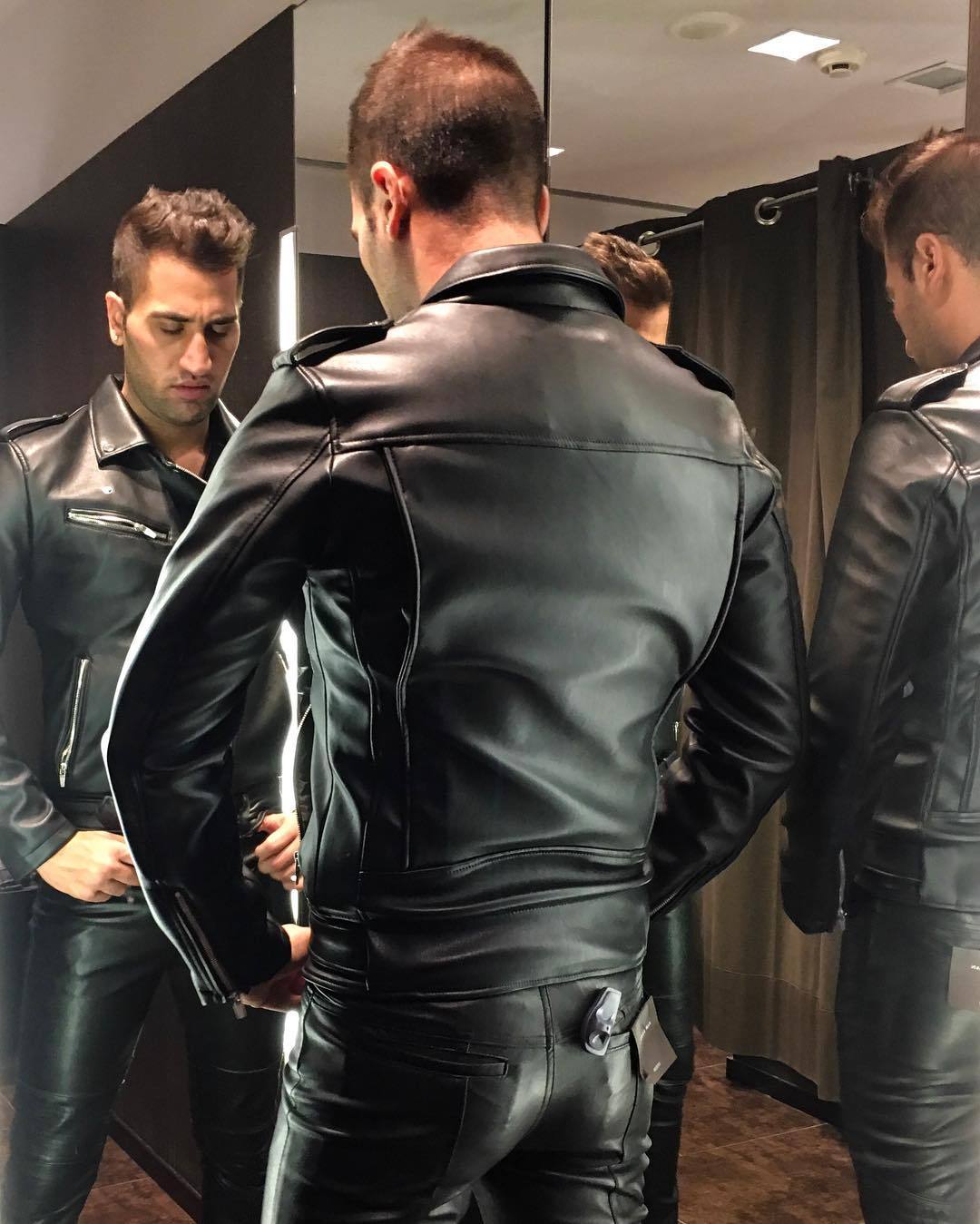 poangielsku: A hot guy in leather  Isnâ€™t it nice to come home from work ang