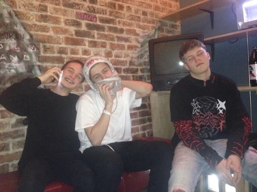 gentleghetto:  122px:  sadboys2001:  Happy new year b safe ^^  baeeeees  💧💎🌙