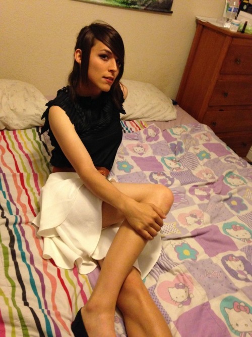 happymiddleman:  Such a sweet and sexy gurl, yummy!