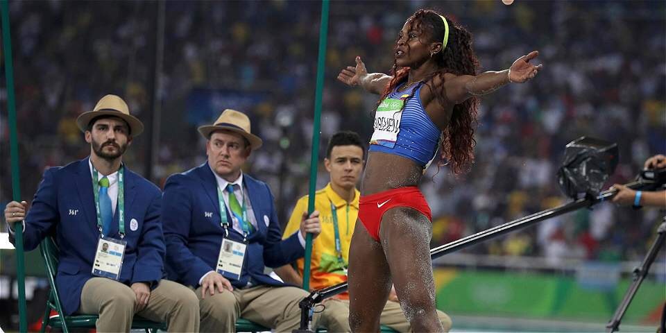 batou:  Caterine Ibargüen Mena, olympic medalist from Colombia, wins the gold medal