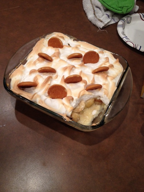 micthemicrophone:  genchiart:  We finally did it guys. Banana pudding. My mom helped me~.  I want it. Why? Why do you do this to me?