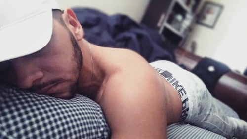 sharkboyalan:I don’t want to get up 😴