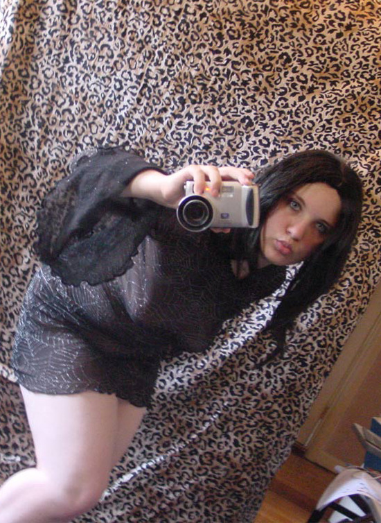 therealfemalebodyproject:  Submission: Hi, I’ve seen girls posting nude selfies