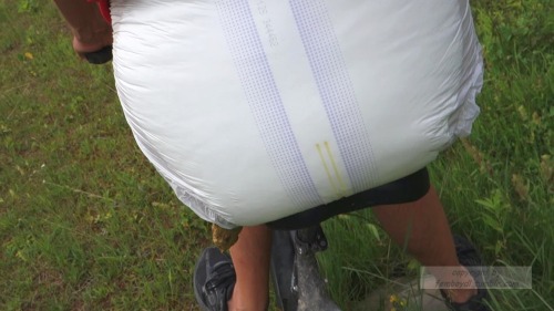 jvdelights: femboydl: pooping diaper outdoor - diaper couldn’d hold it when sitting on the bik