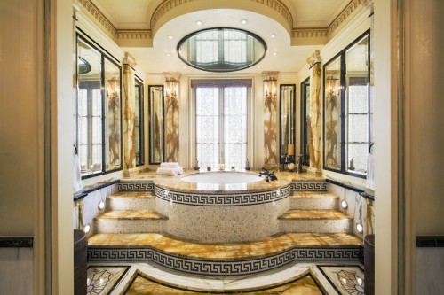 forbes-life:    Rent Gianni Versace’s Former Upper East Side Mansion for 贘,000 a Month  