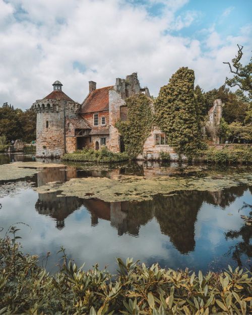everything-thing:Scotney Castle, England by postcardsbyhannah