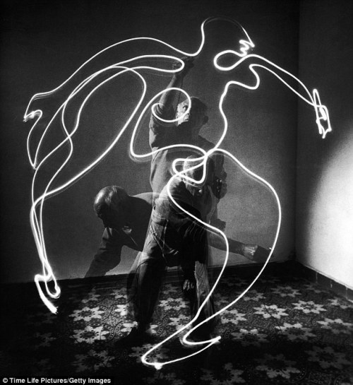 Picasso and Gjon Mili. 1949. 