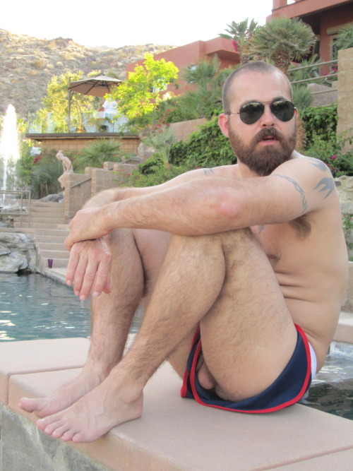 menwithatleastsomeclothingon:  themanlymanuniverse:     http://menwithatleastsomeclothingon.tumblr.com/archive