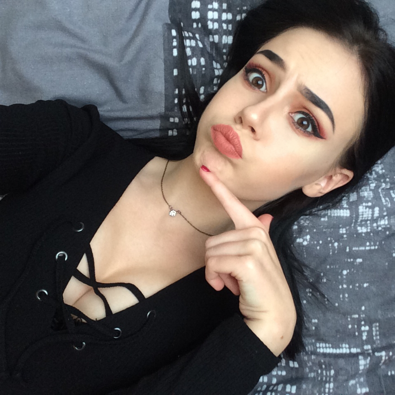 agingb0nes:  Someone tell me I’m cute   ur cute